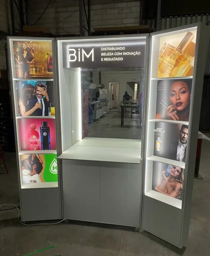 display de chão compacto