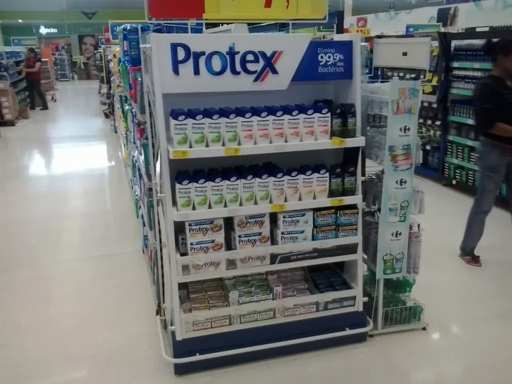display de chão para cosméticos