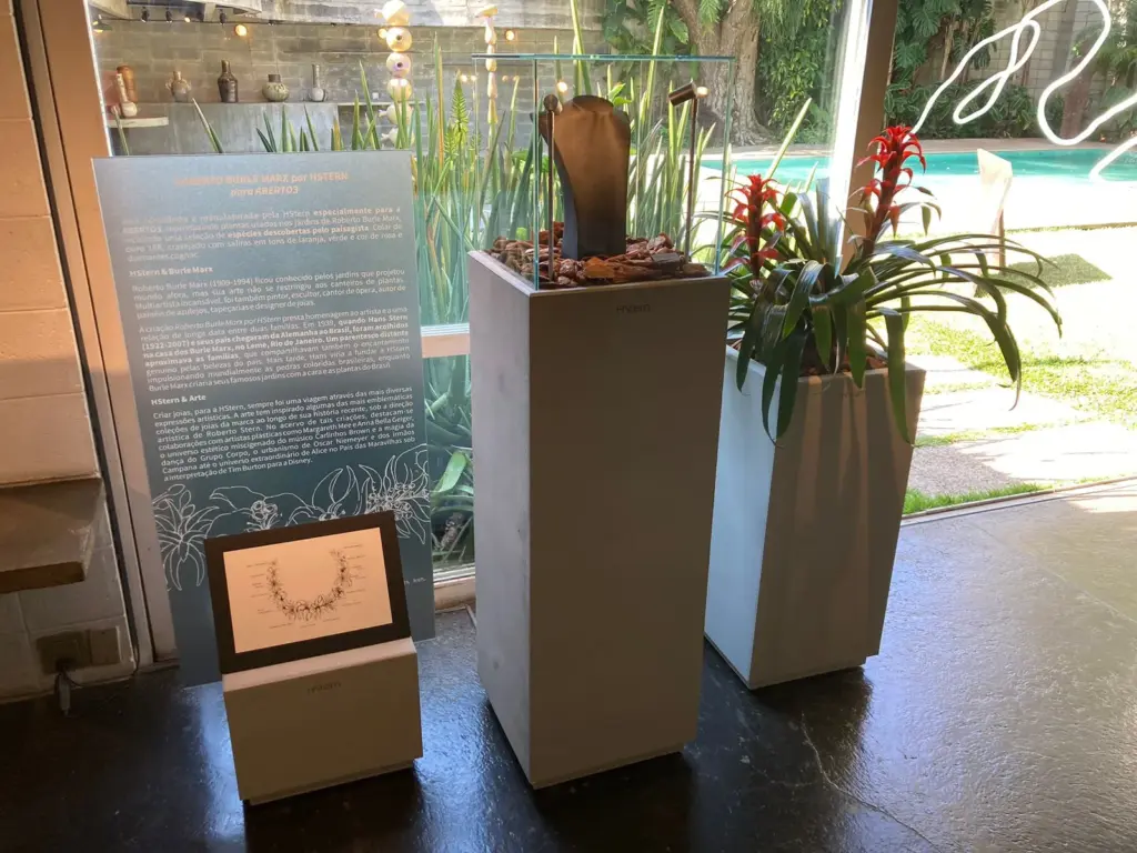 display de chão para merchandising